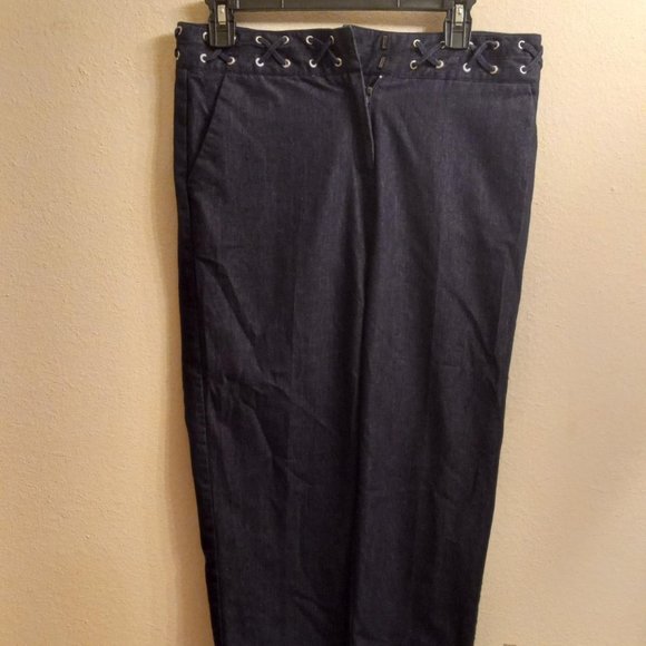 Woman's denim capri jeans by New Directions , Size 6, Dark Denim - Picture 1 of 6